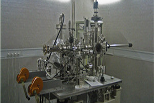 极低温强磁场扫描隧道显微镜