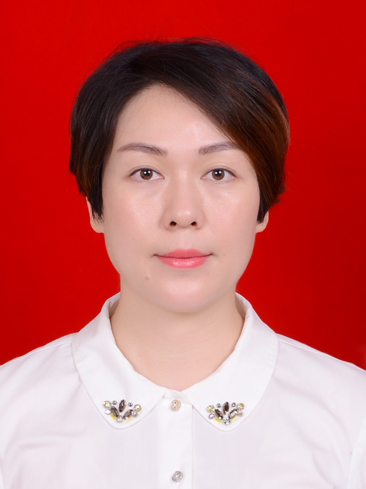  p>卢灵姬,女,汉族,1984年10月出生,广西贵港市桂平人,2002年9月参加