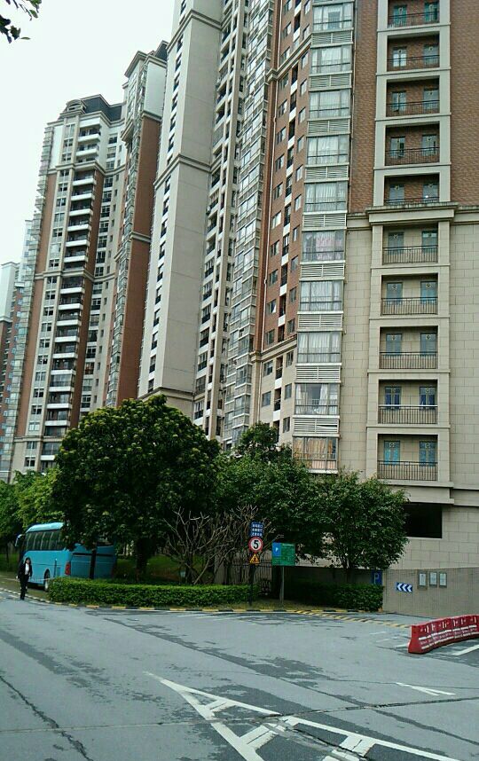  p>保利城花园紫苑西街位于广州市花都新区,共计房屋8户. /p>