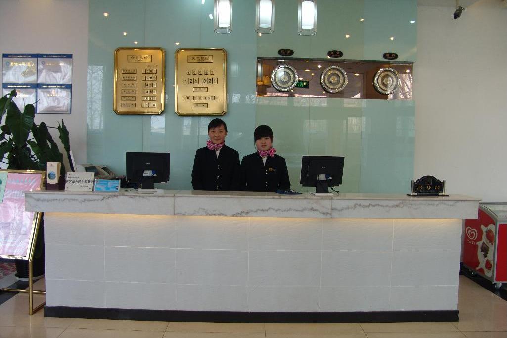 采用现代设计风格,设施齐全,装修精美,现有标准间,豪华间等多种客房