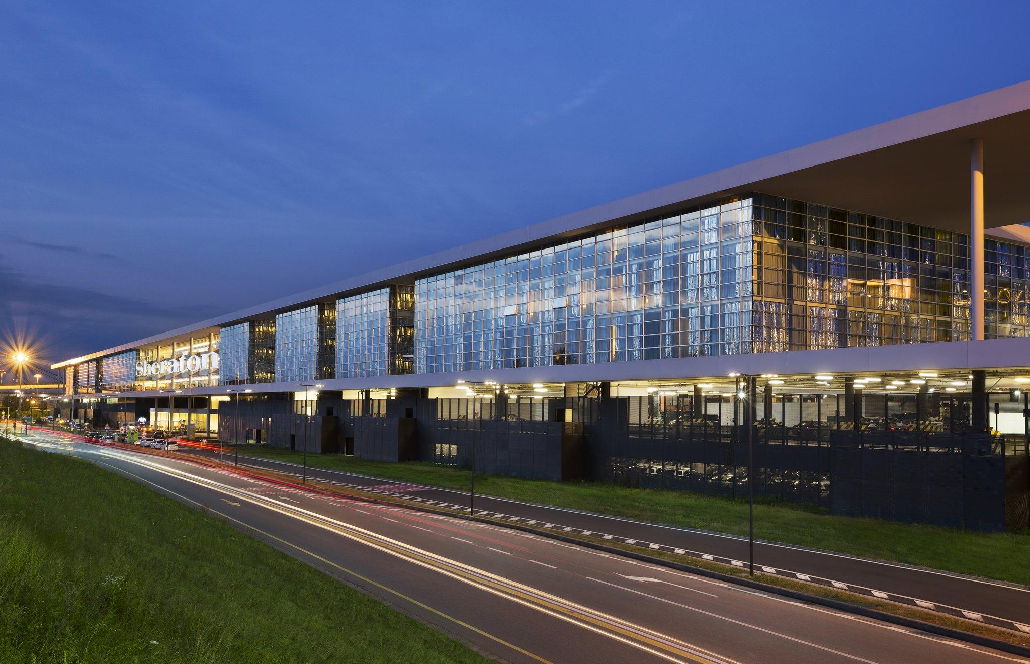  p>米兰马尔彭萨机场( a target="_blank" href="/item/意大利语