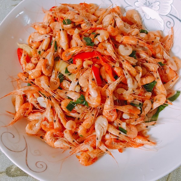  p data-id="gn8m11x6vv">香葱爆小虾是由小河虾,香葱等制作的食物