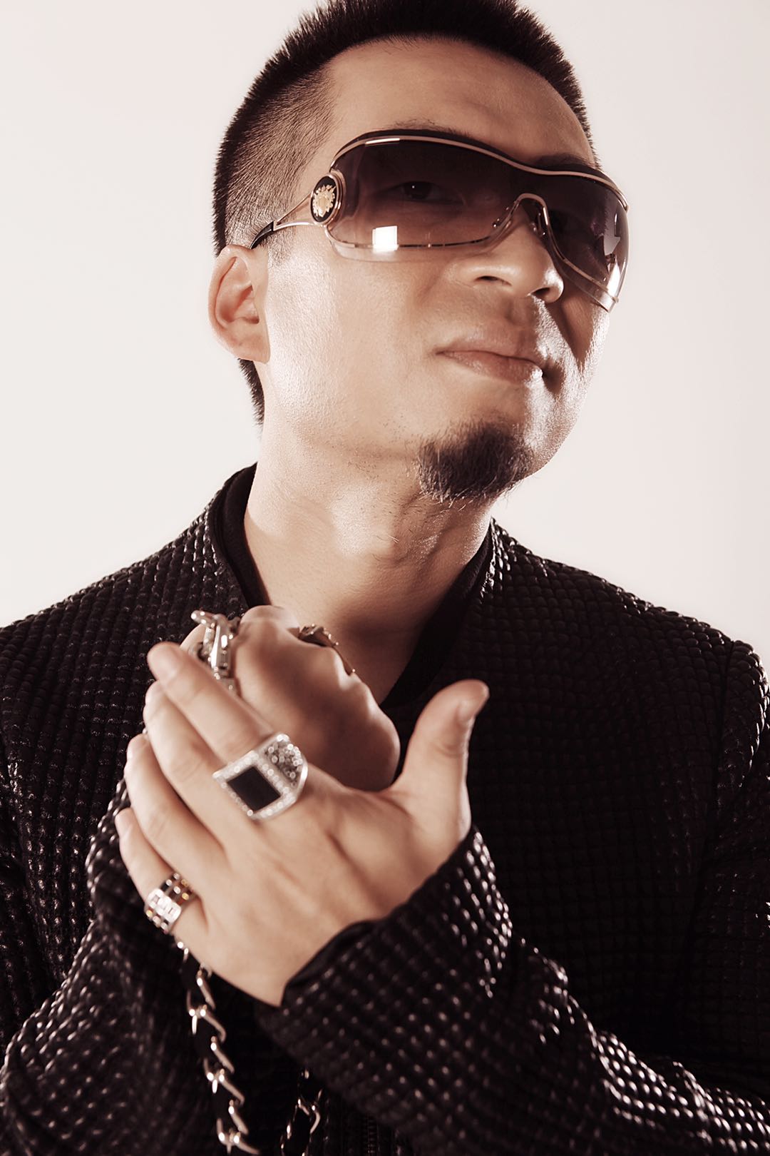 老猫,本名刘原龙,中国内地男歌手,音乐制作