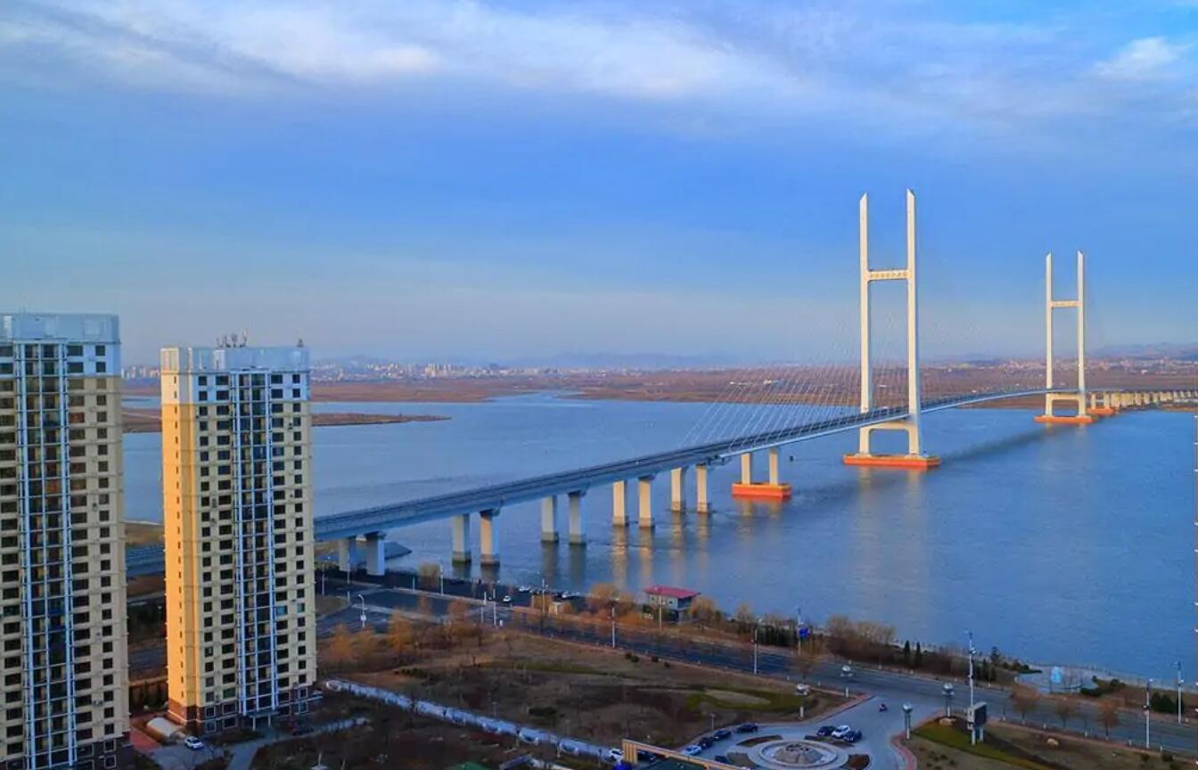  p data-id="gnzl95e36n">新鸭绿江大桥连接丹东新区浪头和朝鲜新义州