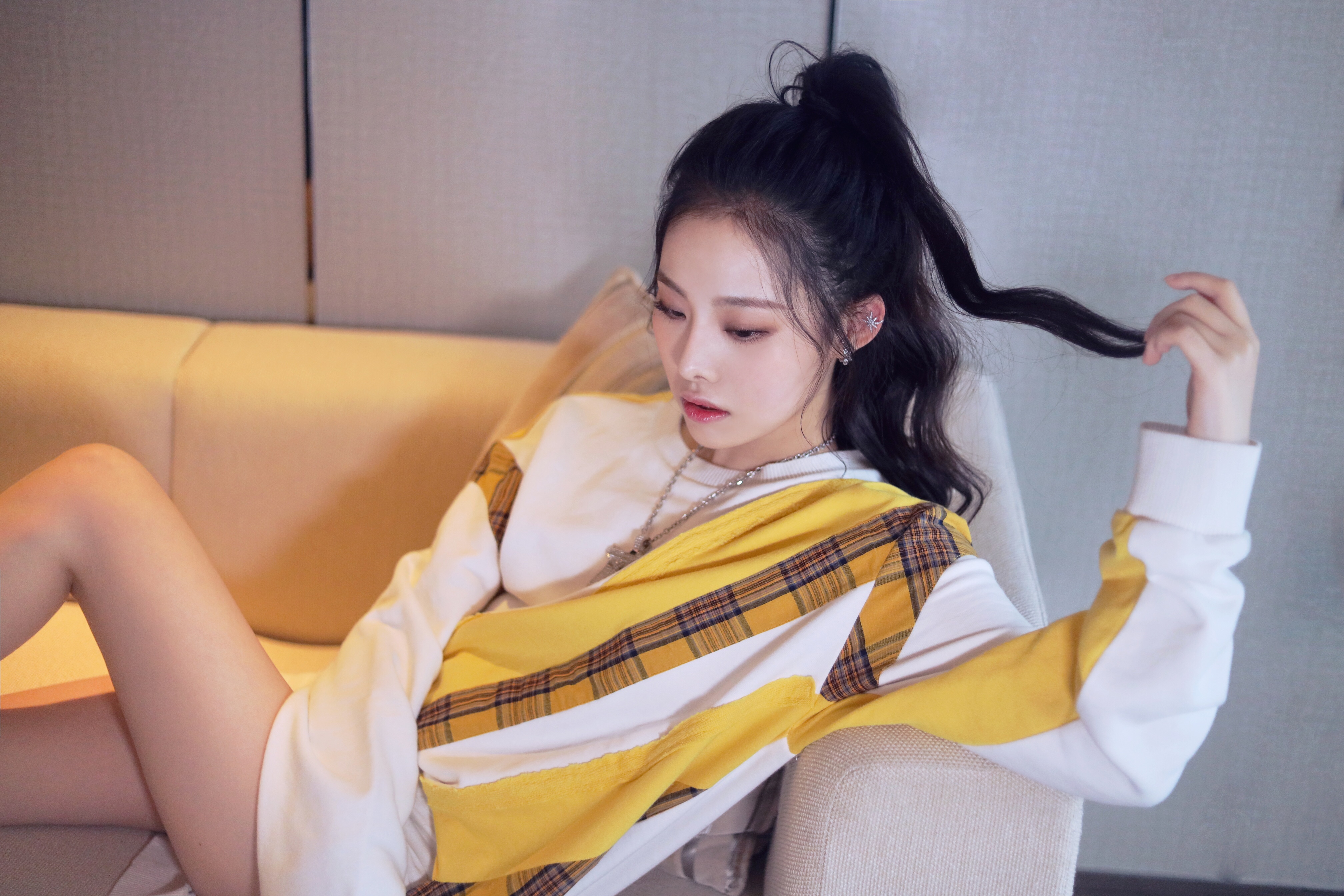  p>董颜,本名王婷,1996年3月20日出生于浙江宁波,毕业于 a target="