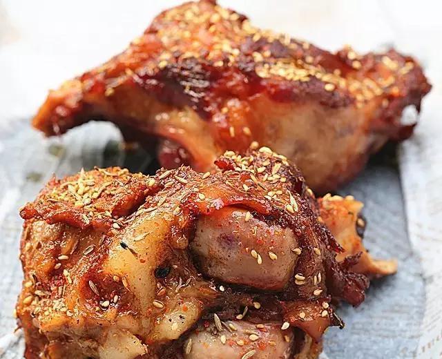  p>烤棒骨是一道食品,主料是 a target="_blank" href="/item/猪大