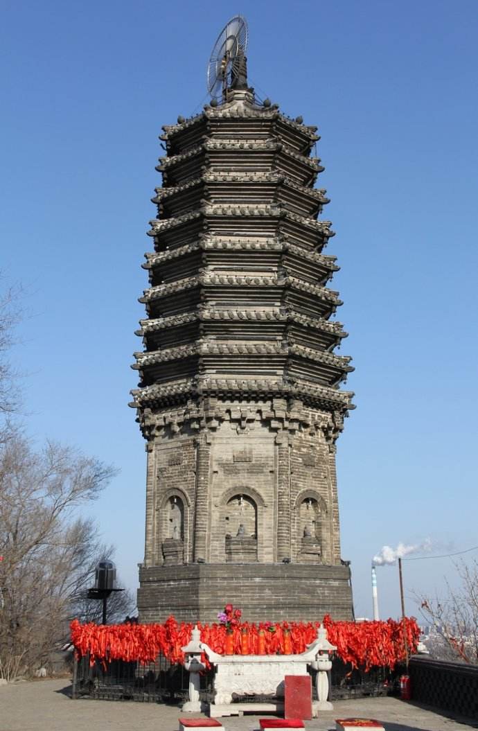  p>辽塔是对辽代佛塔类建筑的统称,又称作辽朝古塔,辽代佛塔等.