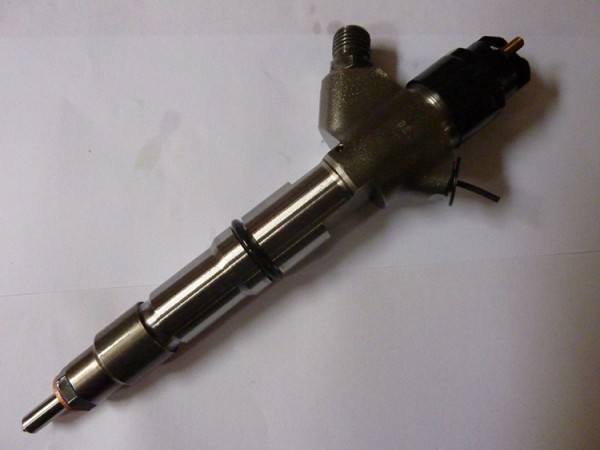 汽车电磁式喷油器