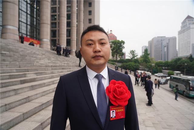  p>张维,重庆市忠县马灌镇倒灌社区党支部书记,重庆市忠县灌湖旅游