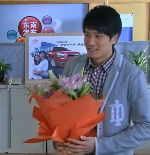 杜毅,男,电视剧《 a target="_blank" href="/item/裸婚时代/6036937"