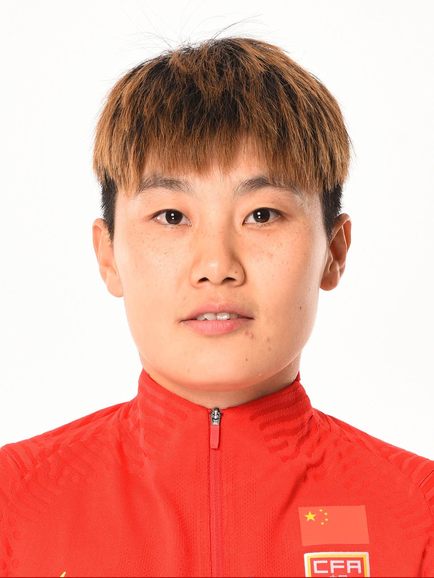 女,1992年8月11日出生于辽宁省大连市,中国足球 a target="_blank"