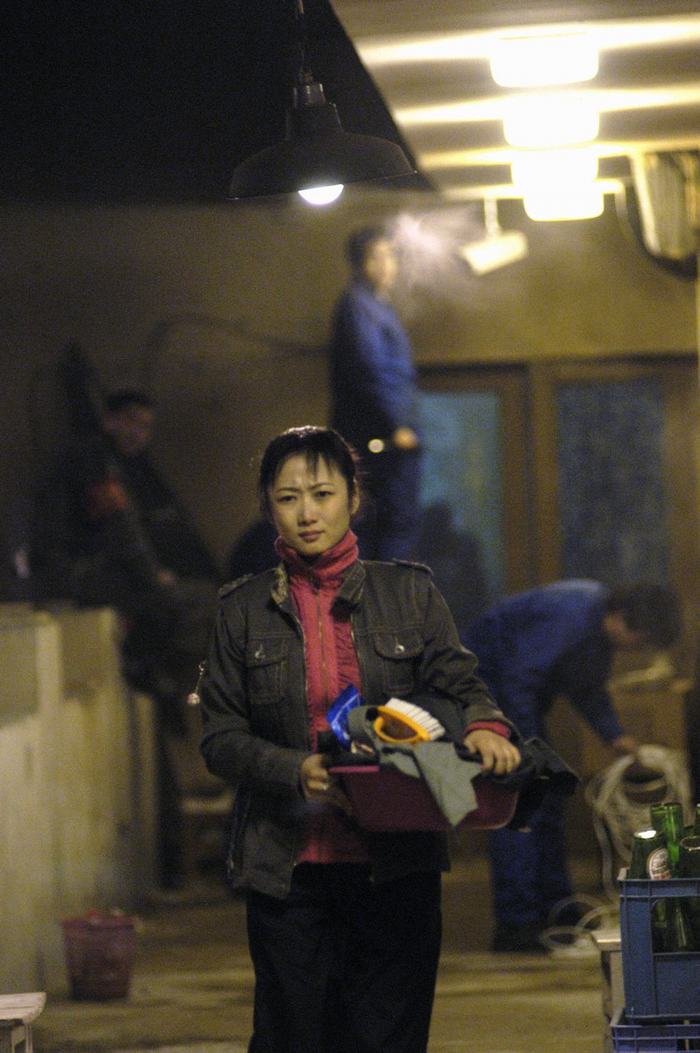 《世界》是一部由导演 a target="_blank" href="/item/贾樟柯/282083