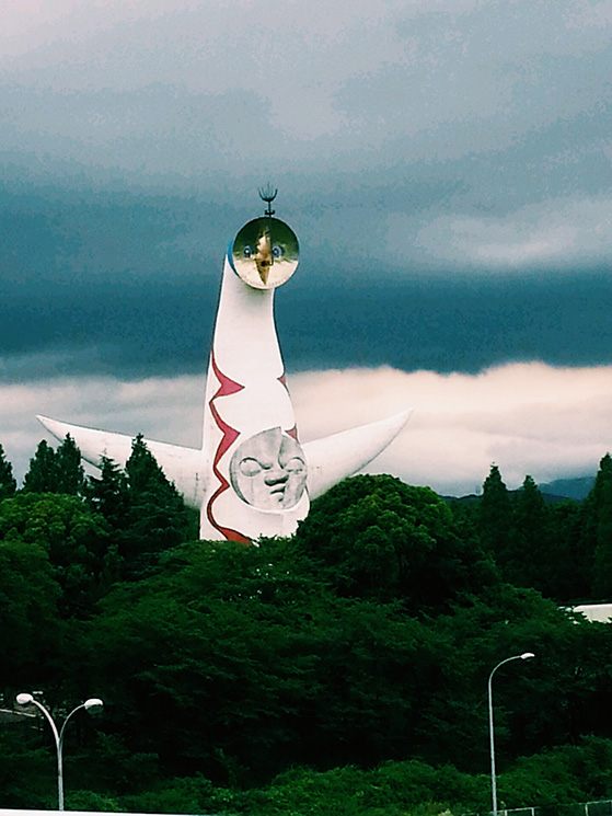  p>太阳神塔是1970年日本大阪世界博览会上象征日本经济的重新崛起所