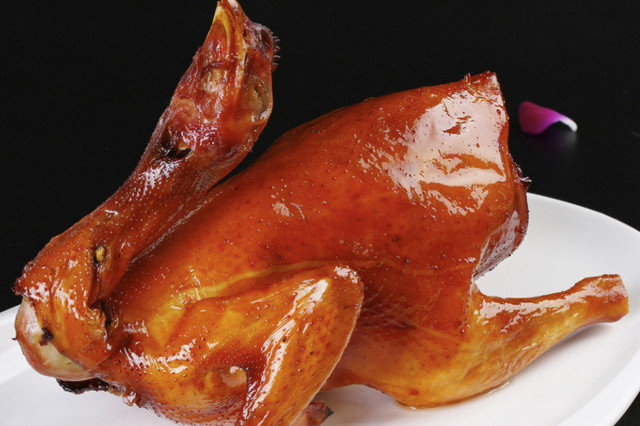  p data-id="gnwyk2pm8e">毕节王傻子烧鸡是贵州的传统菜之一,是将