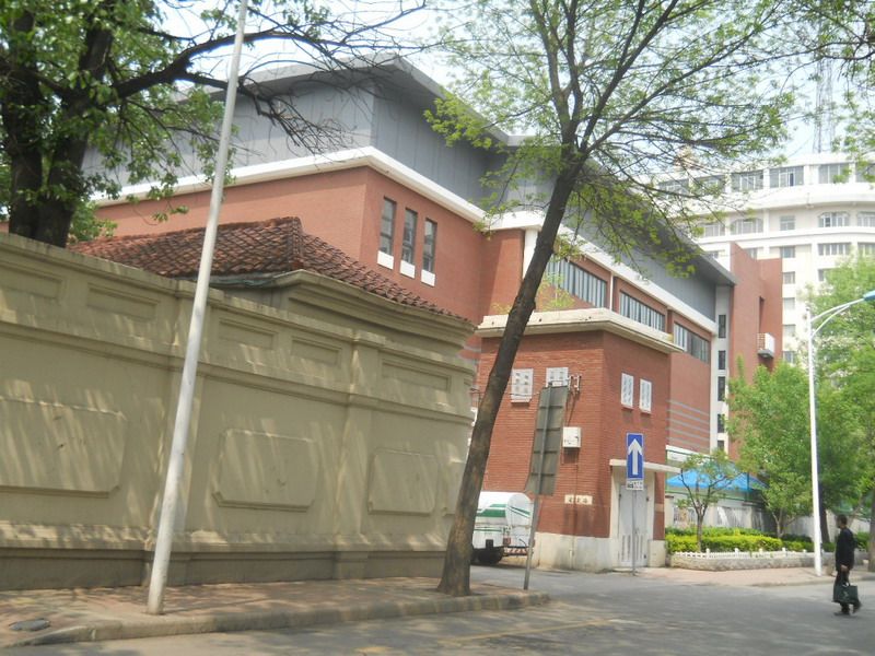  p>天津市第十九中学,原为"旅津广东中学",是一所具有100年历史的老校