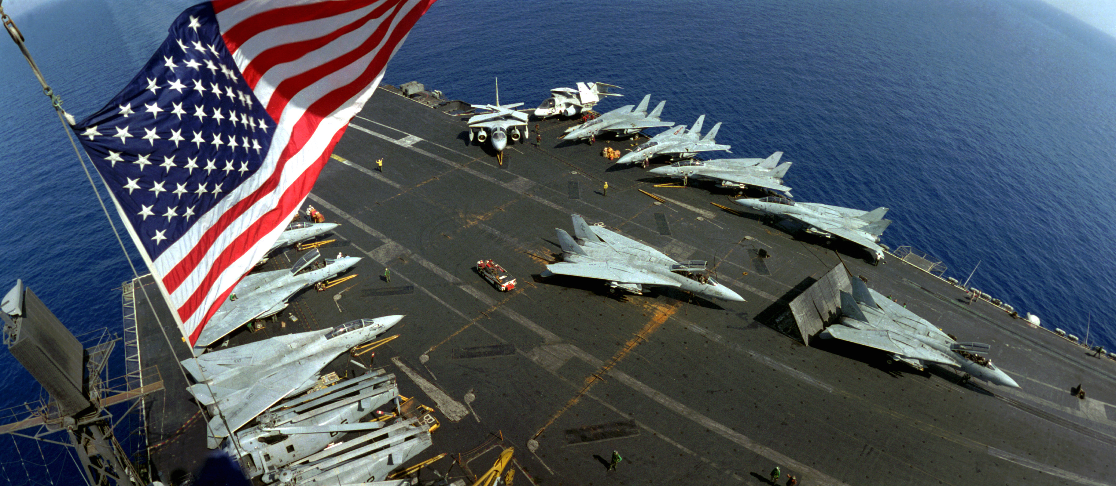 美国"小鹰"级航空母舰