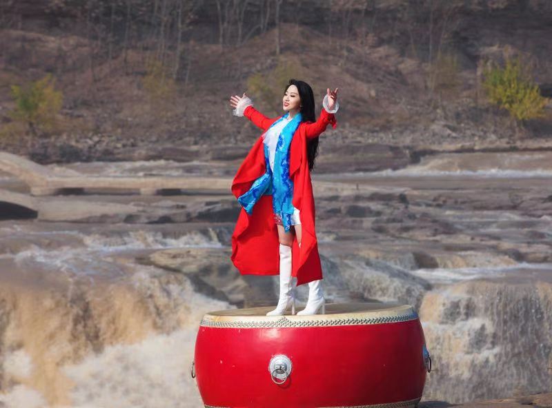  p>刘聪,1993年出生于山西省临汾市侯马市,女歌手.