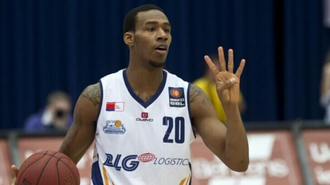 达柳斯·亚当斯