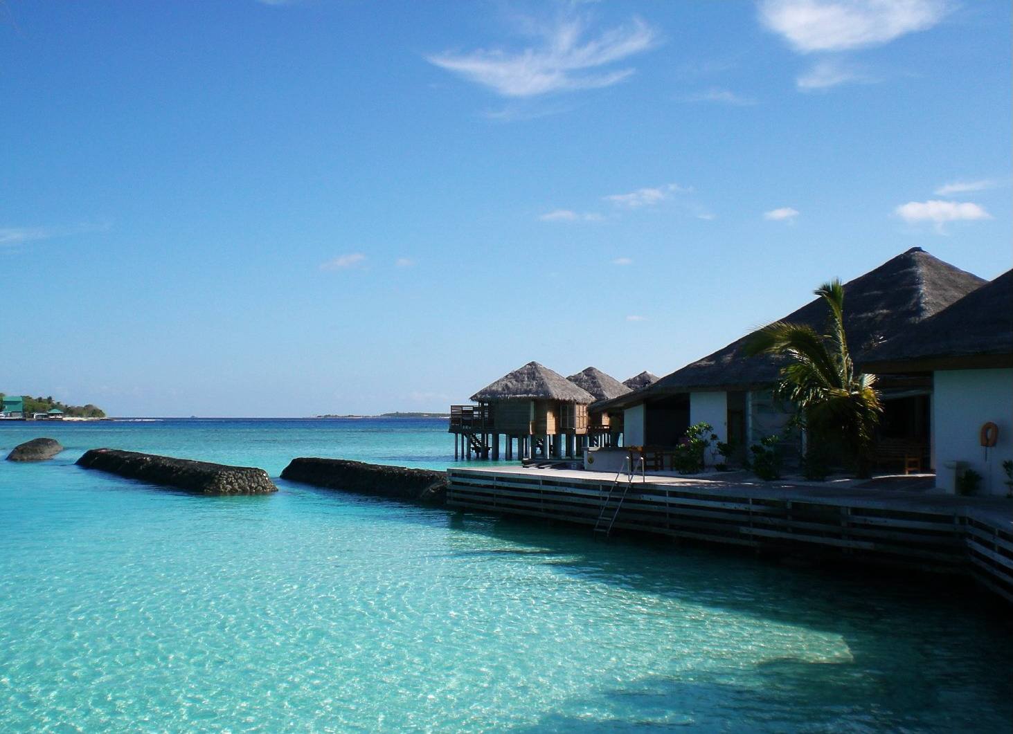  p>民丹岛是印尼寥内群岛的最大岛屿,岛上人口约有四十万人,全岛面积