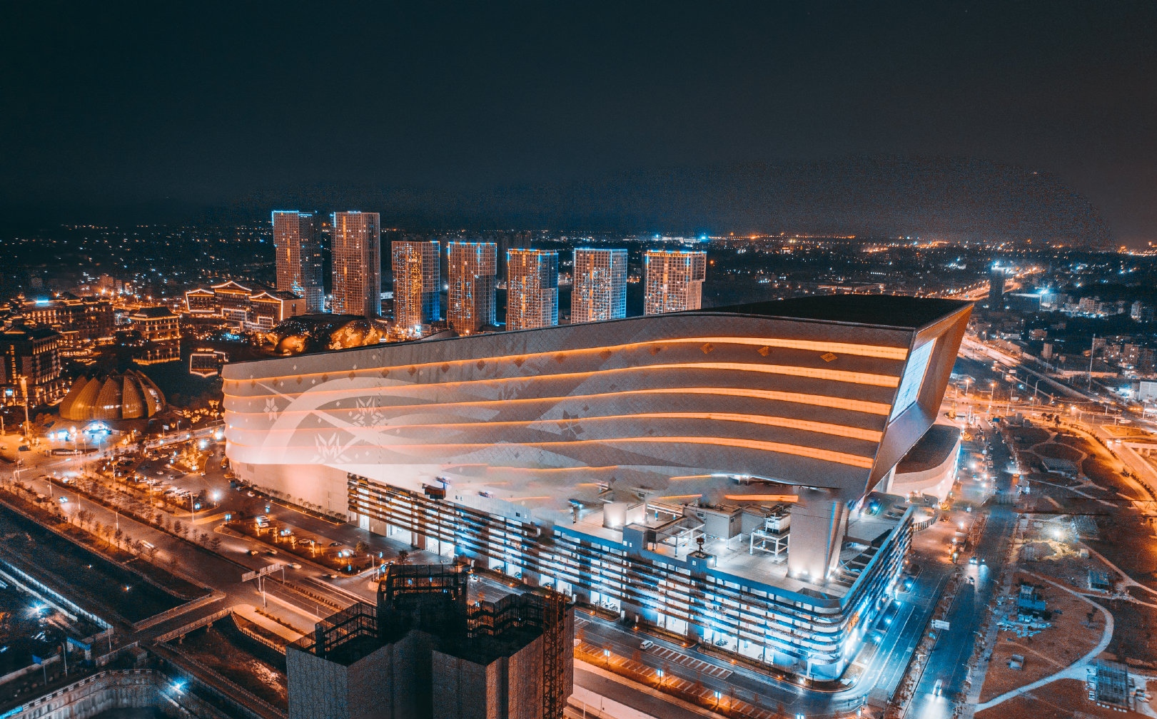  p data-id="gnbpnr0sxx">广州融创茂位于广州市 a target="_blank"