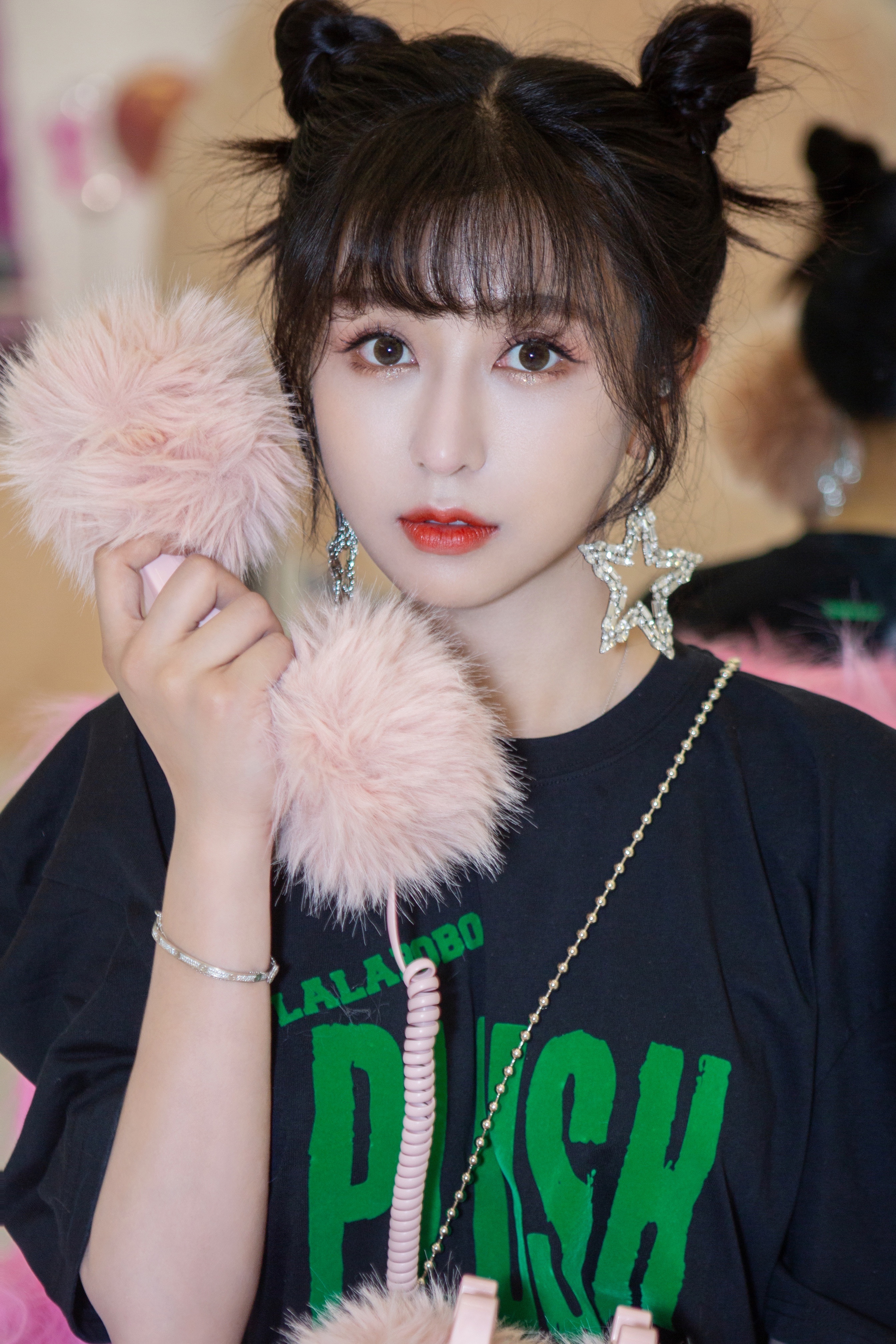  p data-id="gnbsd7d36a">施南,出生于江苏省,中国内地女演员.