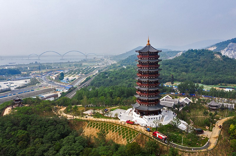位于襄阳岘山路,1千米半径内有岘首山亭,襄阳市博物馆新馆,采石路绿道