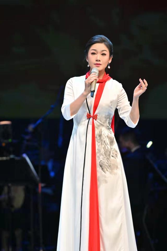  p data-id="gnbvqy9sfo">曾小敏,1977年10月出生于广东佛山三水,粤剧