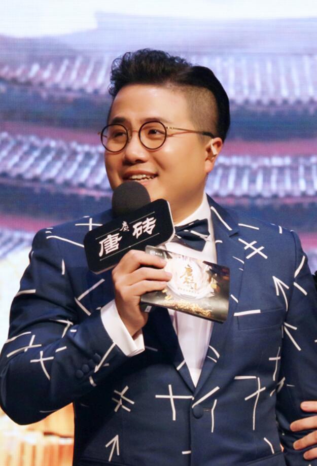 曹扬“主持优则演”?《唐砖》发布会机智幽默引爆全场_百科TA说