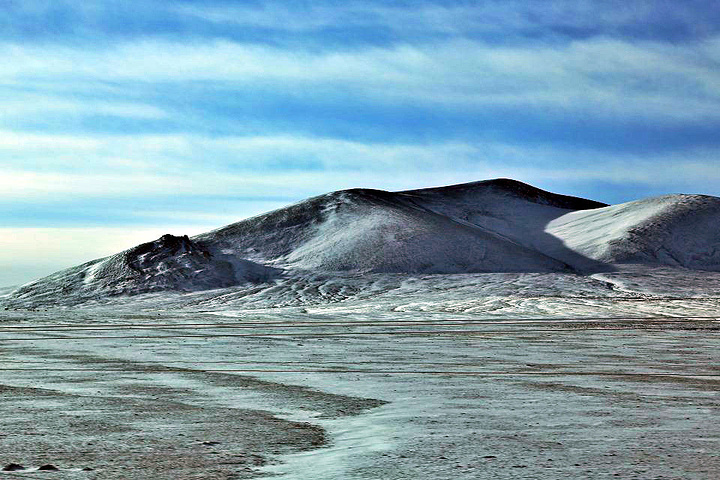  p>可可西里山:位于中国 a target="_blank" href="/item/西藏/130045