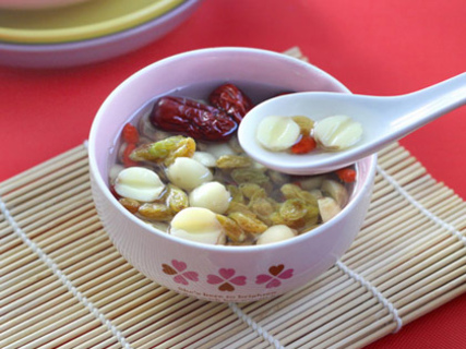 莲子葡萄干汤