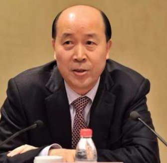 浙江省桐乡市人,中共党员,大专学历,高级工程师职称,1993年被授予