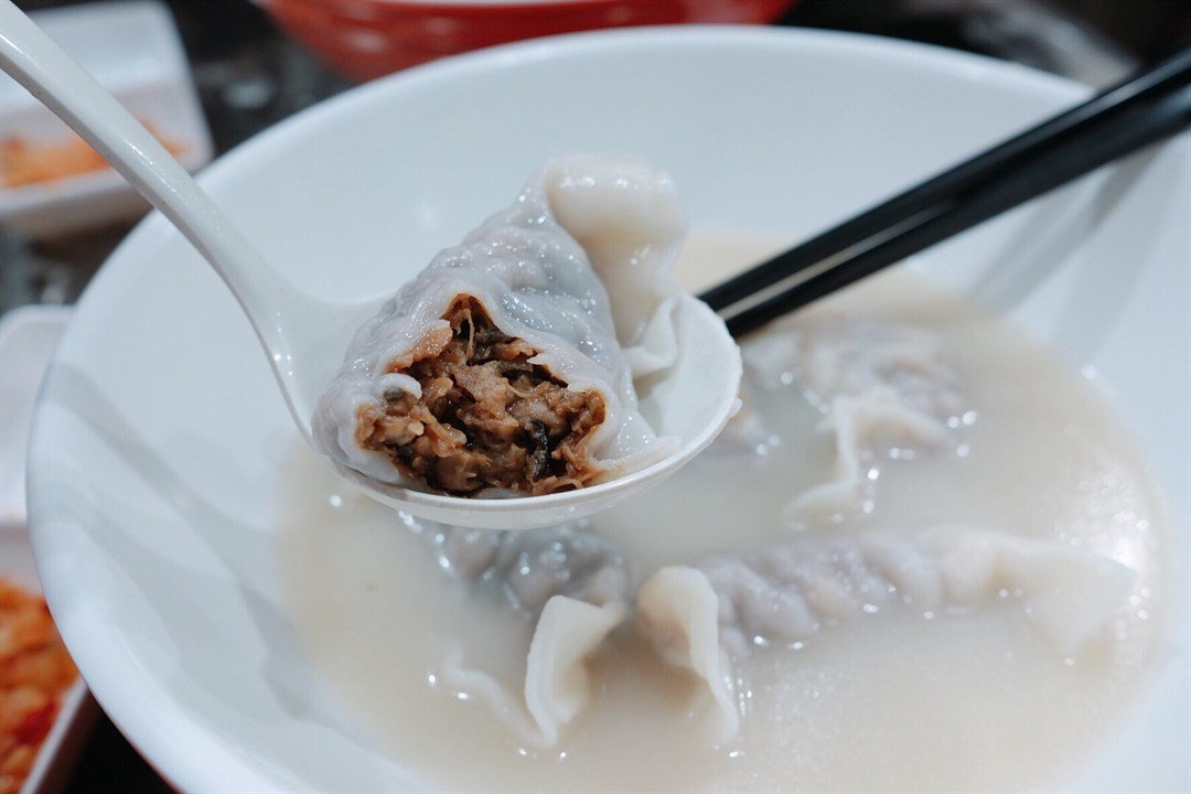  p>木耳香菇饺子是木耳,香菇,饺子皮,盐,醋,白糖为主料的菜品. /p>