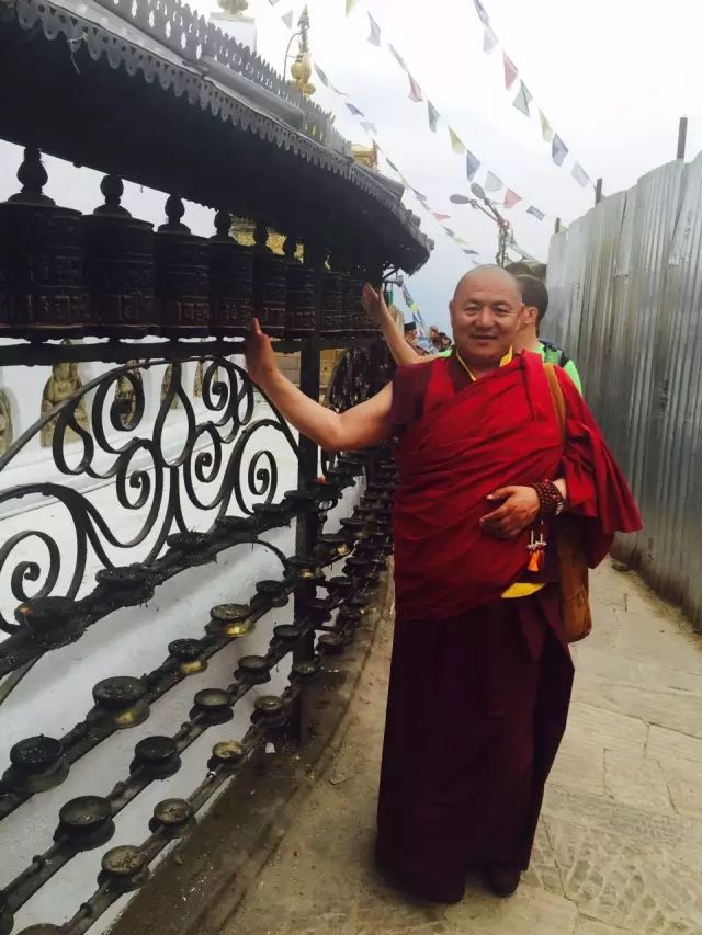  p data-id="t82uchmqkuod">查仓本洛占堆仁波切,楚布寺佛学院院长.