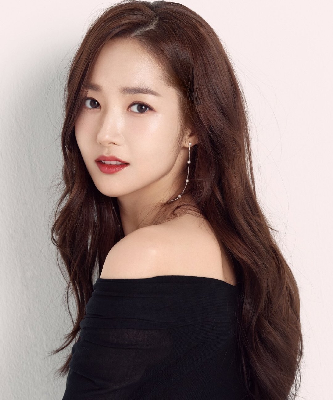 park min young) /i>,1986年3月4日出生于首尔特别市,韩国女演员