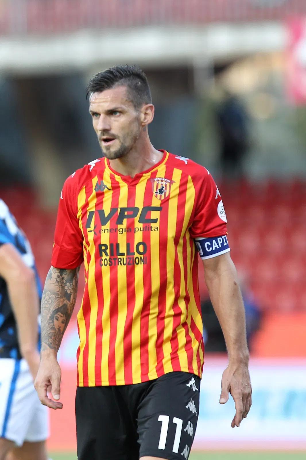  p data-id="gnbuq7bpge">克里斯蒂安·马乔(c