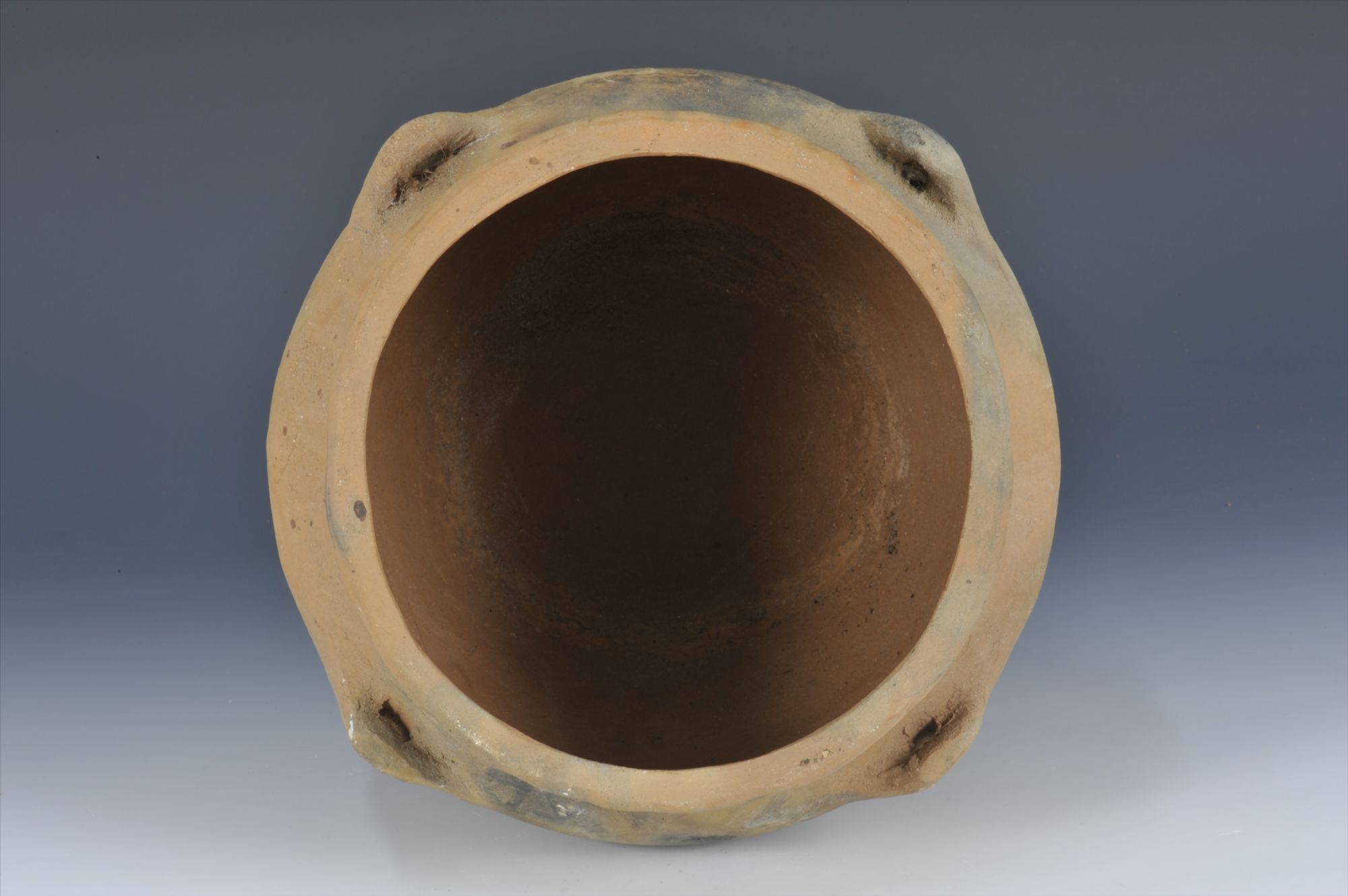 现代黎族四系陶罐