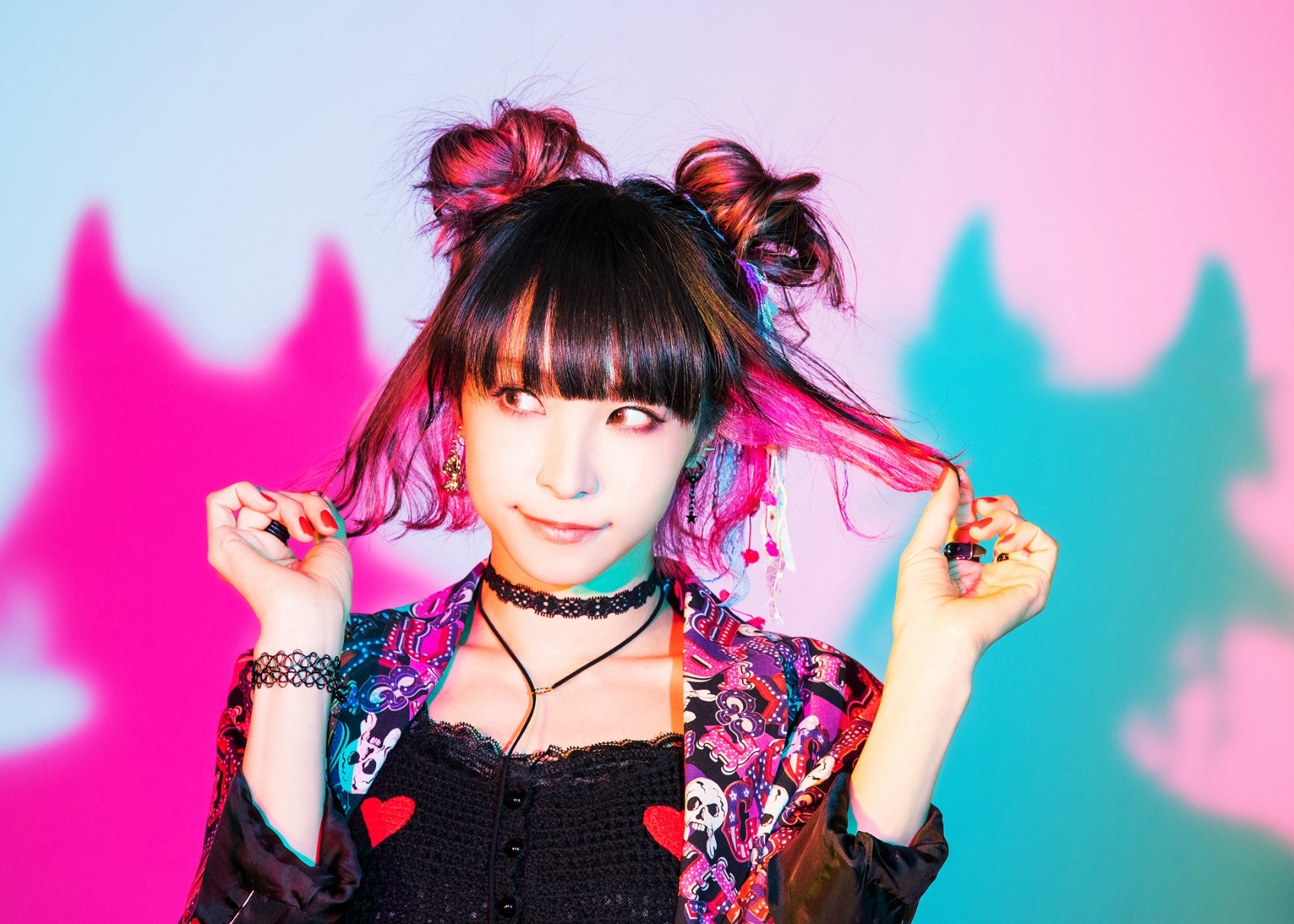  p>lisa,本名织部里沙,1987年6月24日出生于日本岐阜县,日本女歌手.