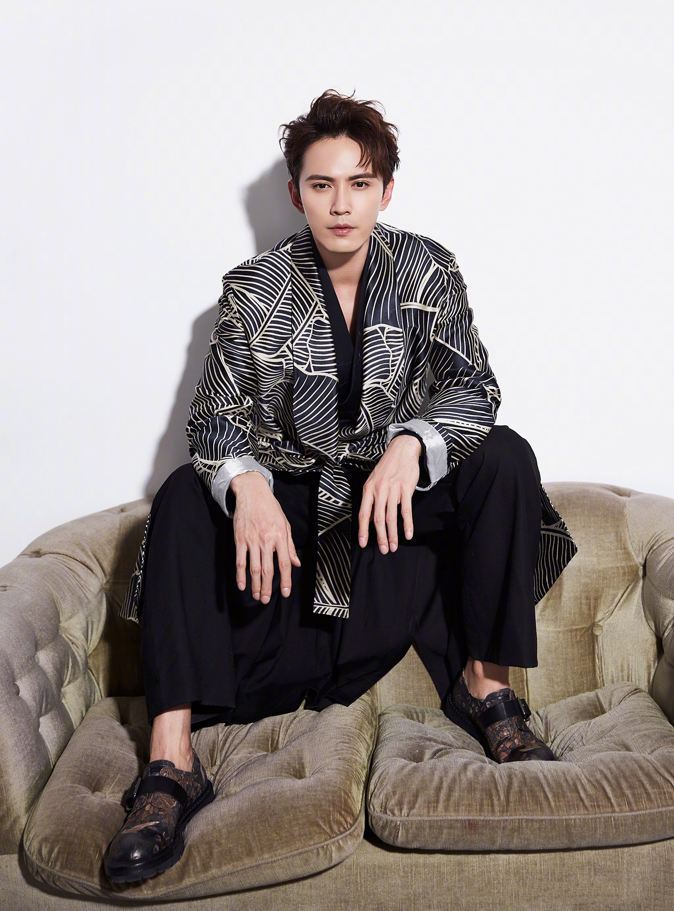  p>徐正溪(jeremy jones),原名徐正曦,1985年5月5日出生于上海市,中国