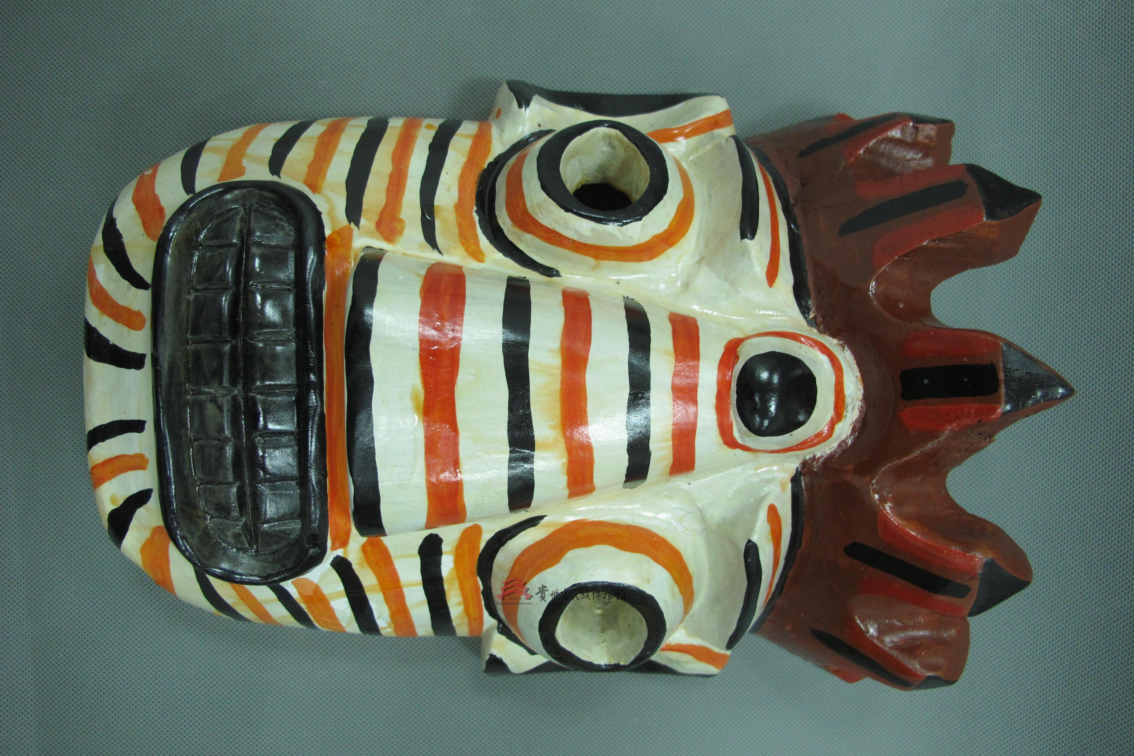 当代云南彝族公虎头面具