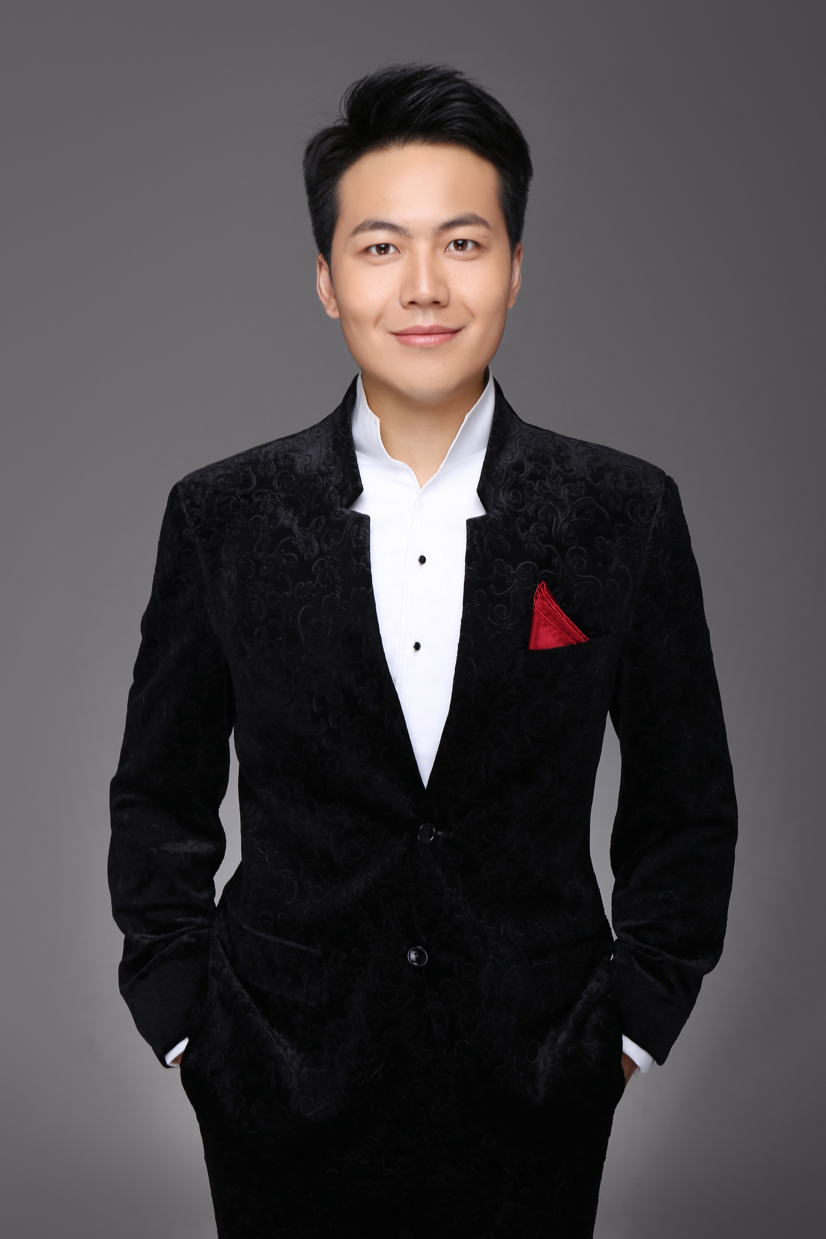  p>李勇君,青年男高音歌唱家,毕业于 a target="_blank" href="/item