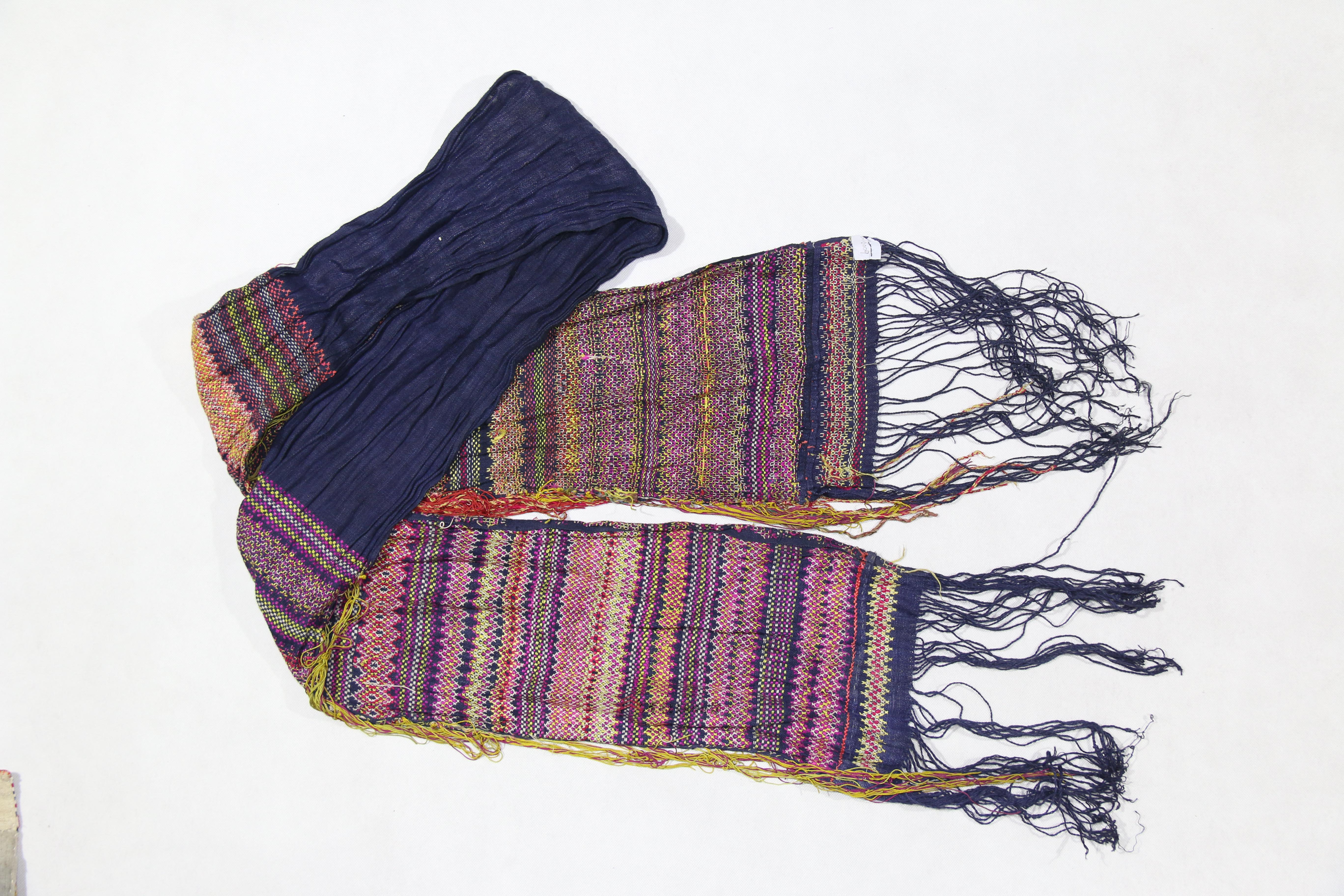 当代四川古蔺苗族蓝布挑花流苏头帕