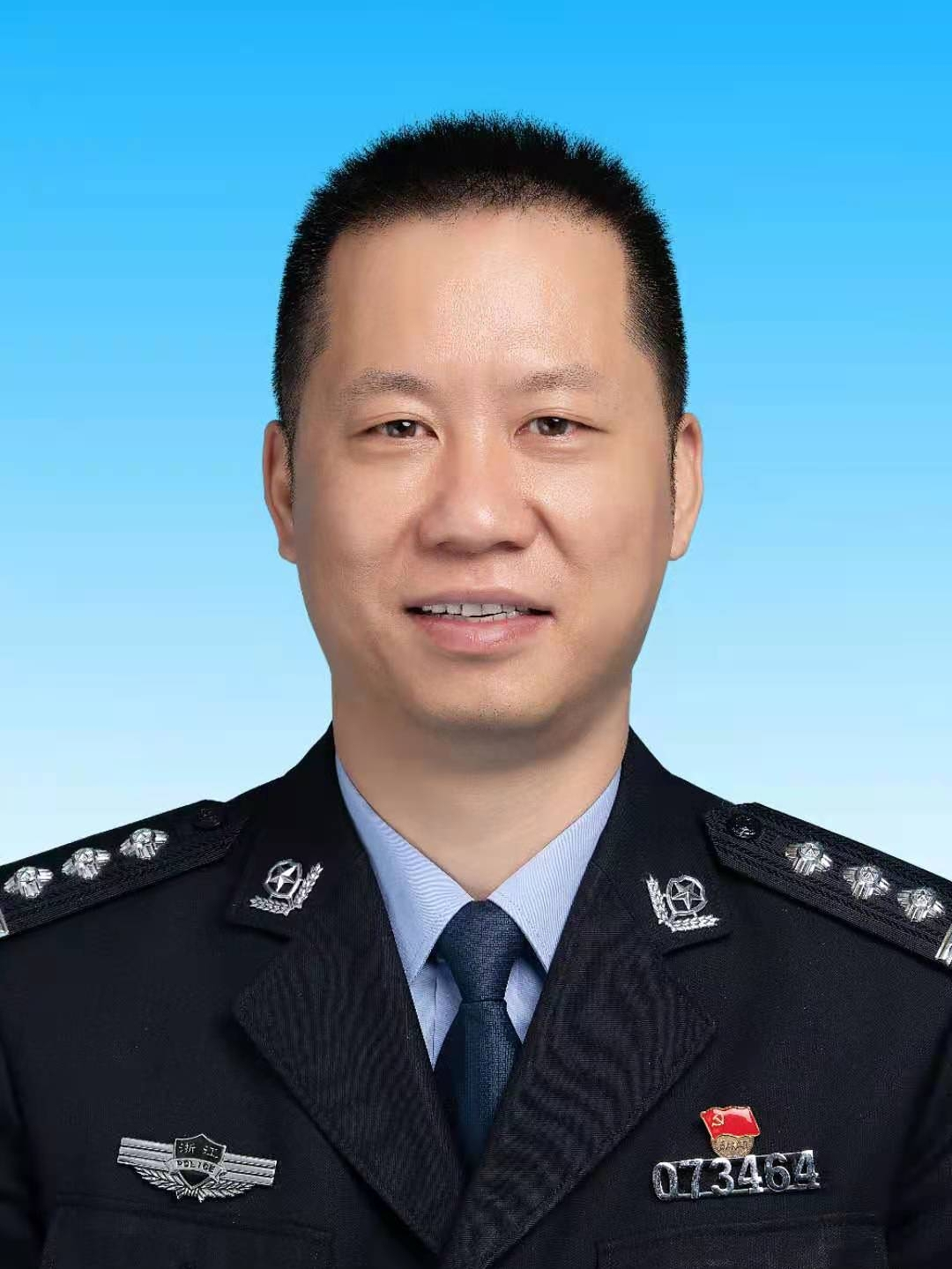 曾任温岭市人民政府副市长,市公安局局长.