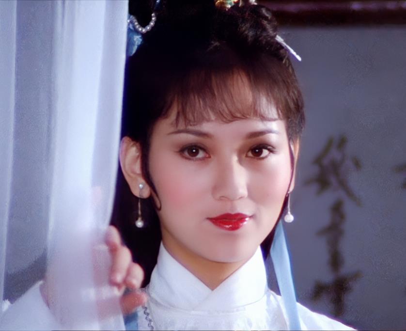  p>《秦始皇与阿房女》又名《秦始皇的情人》,根据历史小说《阿房宫》
