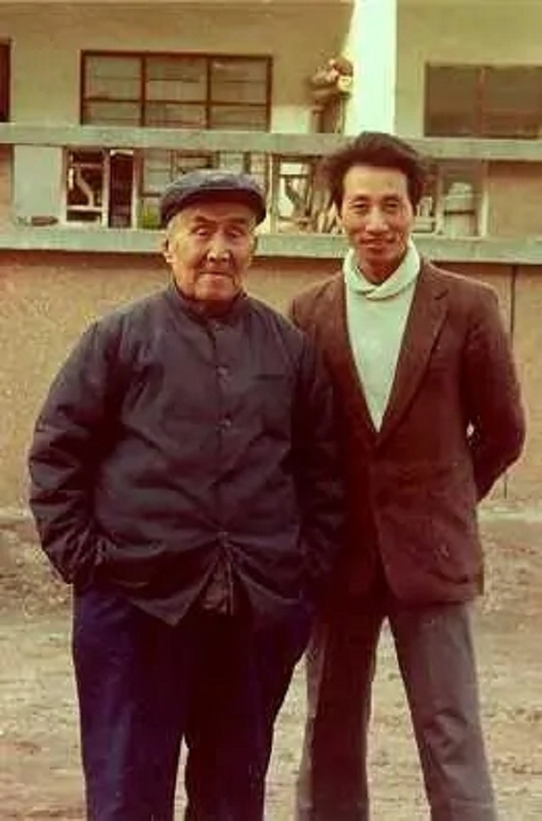 1963年开始跟随名家学习各式太极拳,1984年正式跟随陈发科的得意高足