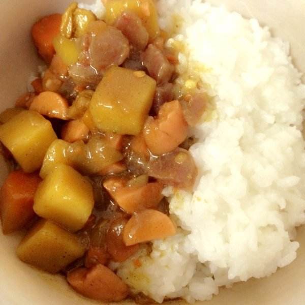 洋葱腊肠咖喱饭