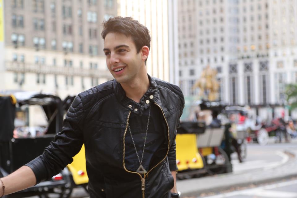  p>达林·赞雅(darin zanyar),1987年6月2日在斯德哥尔摩出生,瑞典