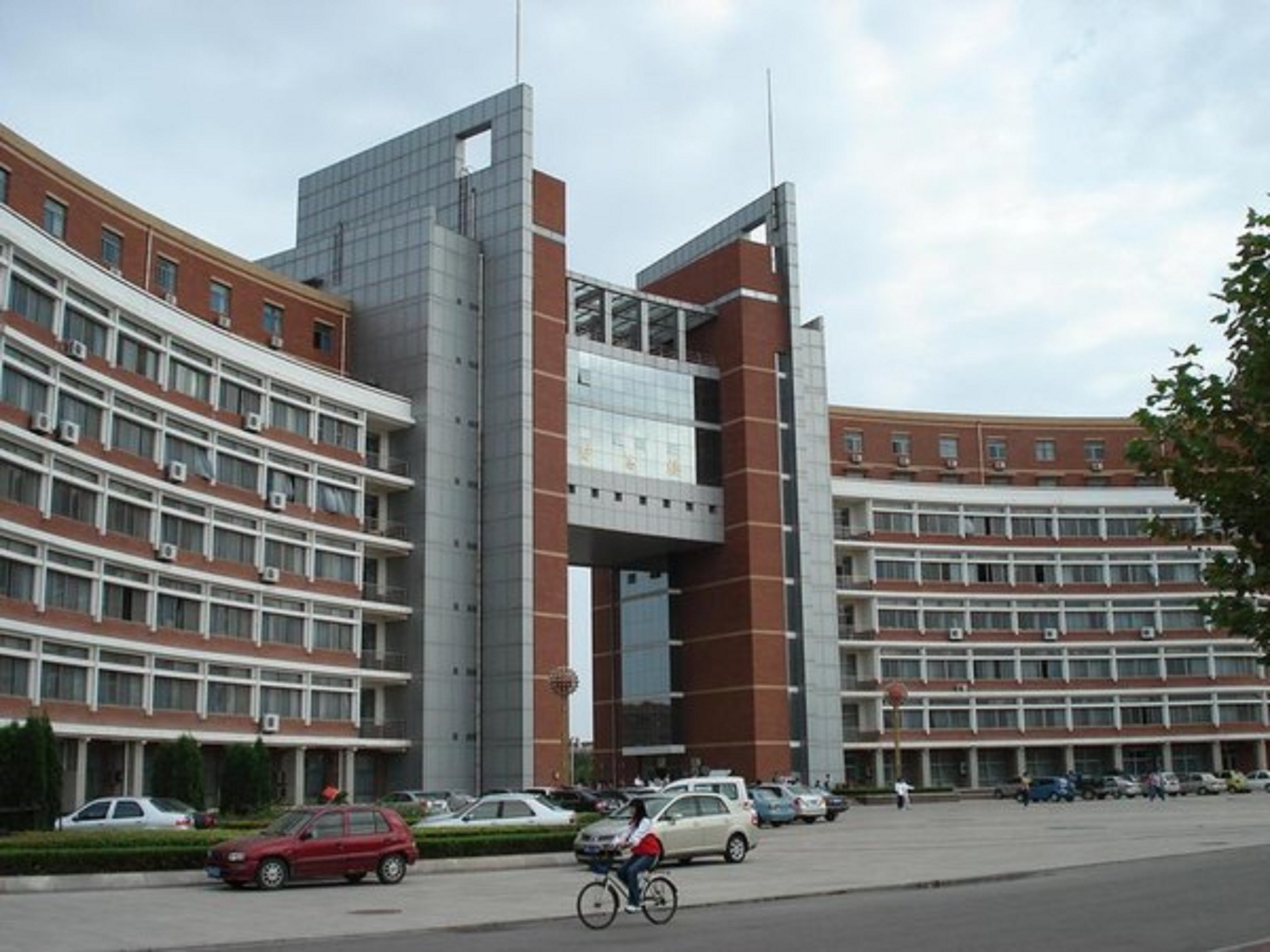  p>滨州学院(binzhou university)是由 a target="_blank" href="