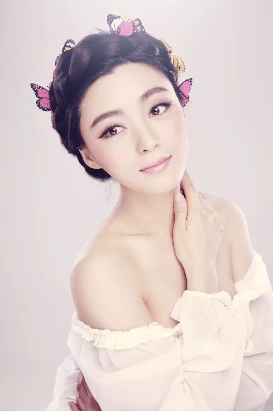 ,1989年11月17日出生于河南商丘