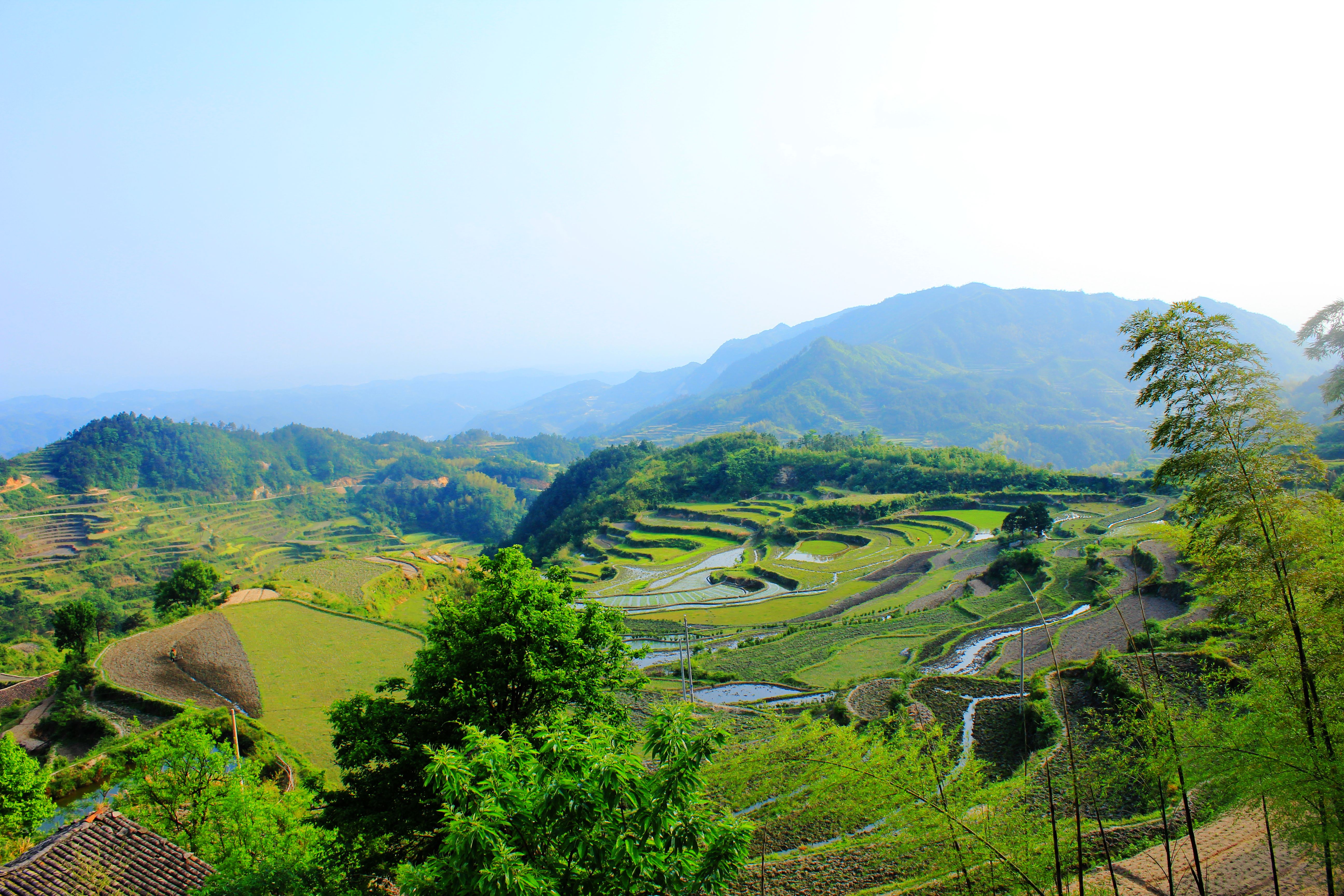 p data-id="tcpzap9xqjlz">大云山,俗名大牛山,古名邪姜山,又名白云峰