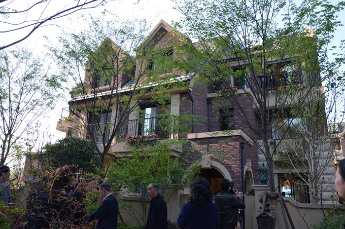  p>江南府邸位于镇江市中山北路与和平路交汇处,项目周边交通,商业